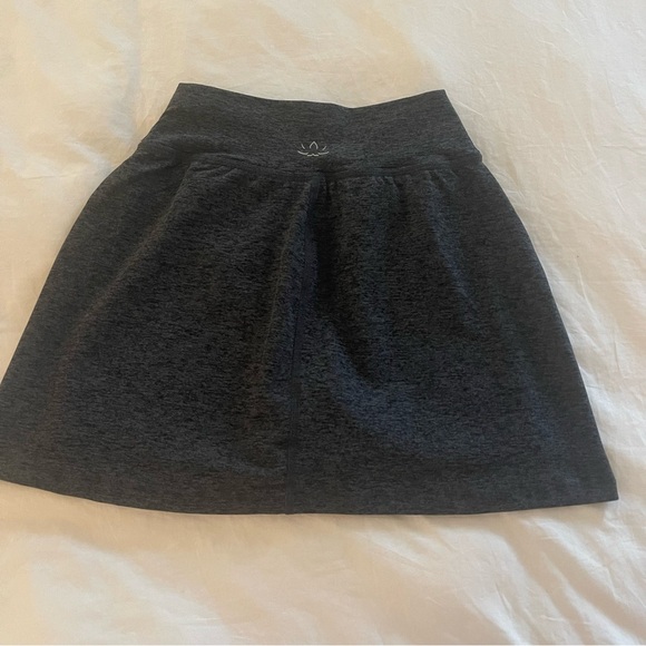 Beyond Yoga Spacedye Move It Skort Mini Athletic Black Heather Stretch Yoga - Picture 2 of 7